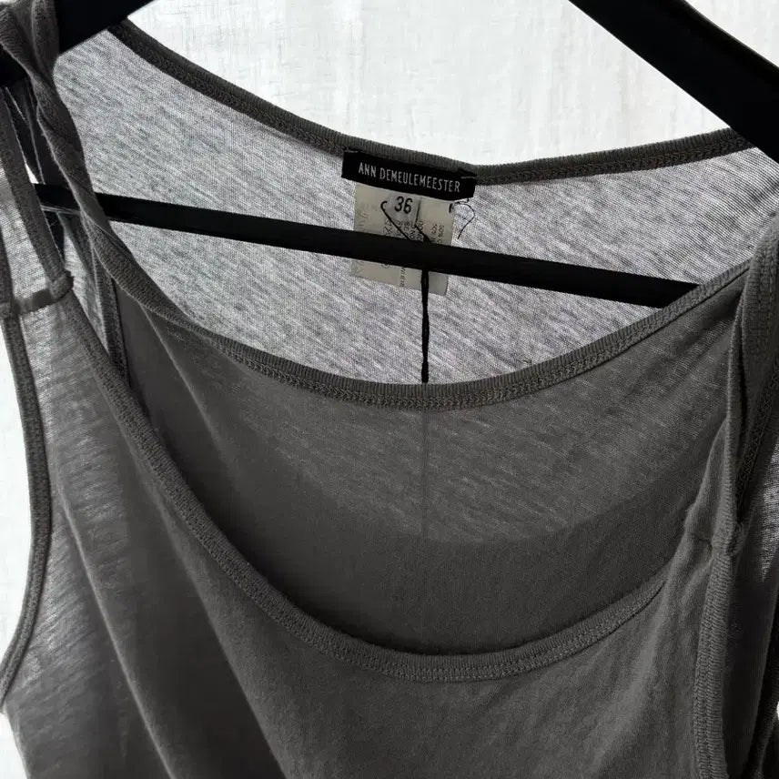 [BUNJANG] Andersson Bell Twist Sleeveless Top / 앤드뮐미스터 트위스트 슬리브리스