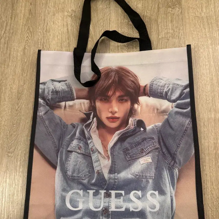 [BUNJANG] Stray Kids GUESS Large Tapulin Bag - Hyunjin / 스트레이키즈 GUESS 현진 STRAY KIDS게스 타포린백 작은 사이즈