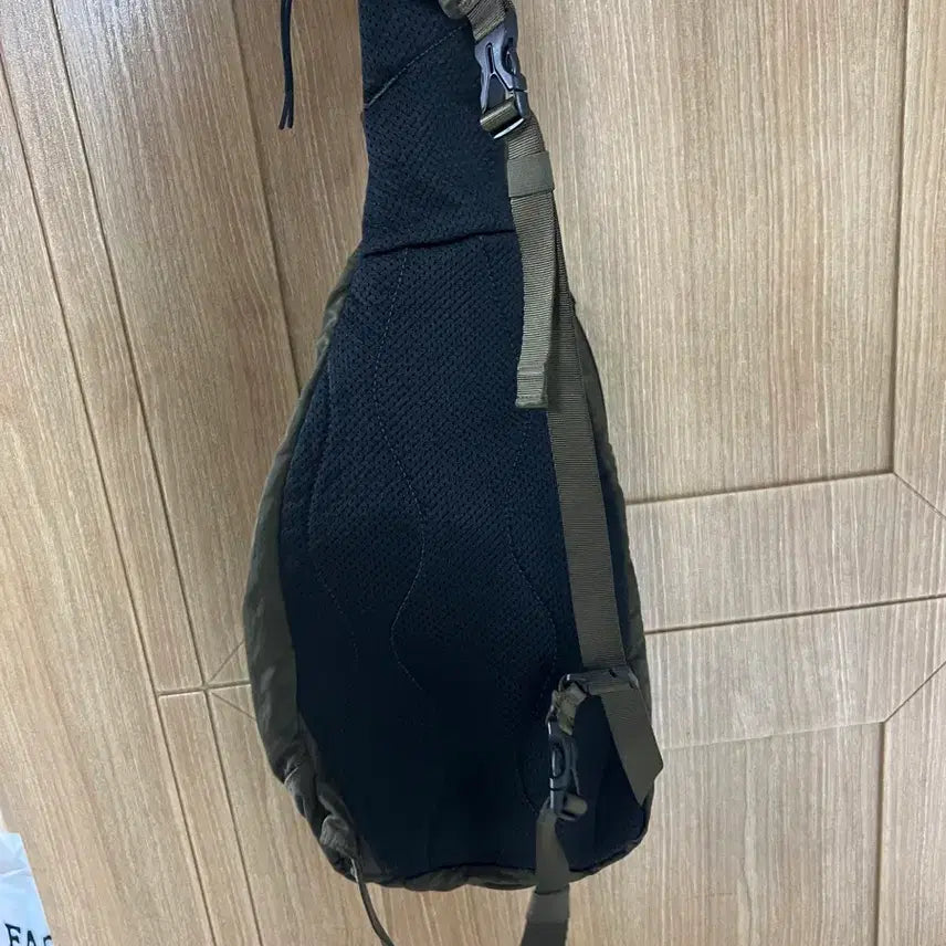 [SOLD OUT] Cp컴퍼니 크로스백 카키