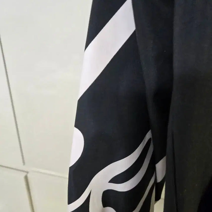 [BUNJANG] TYPHOON Windbreaker Hooded Jumper / TYPHOoN 바람막이 점퍼
