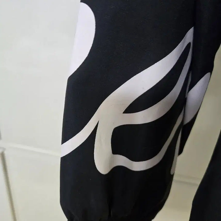 [BUNJANG] TYPHOON Windbreaker Hooded Jumper / TYPHOoN 바람막이 점퍼