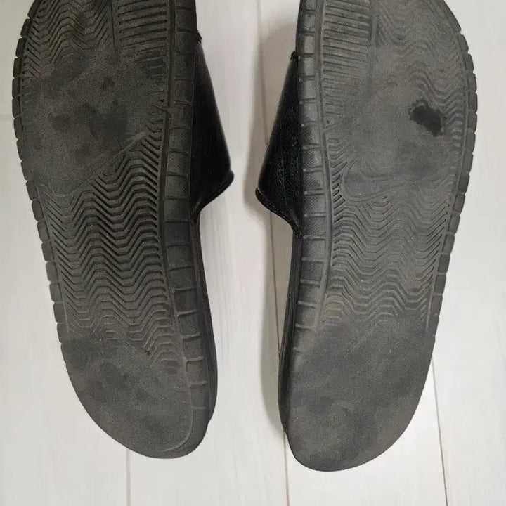[BUNJANG] Nike Benassi Slippers Black 260 / 나이키 베나시 슬리퍼 블랙 260