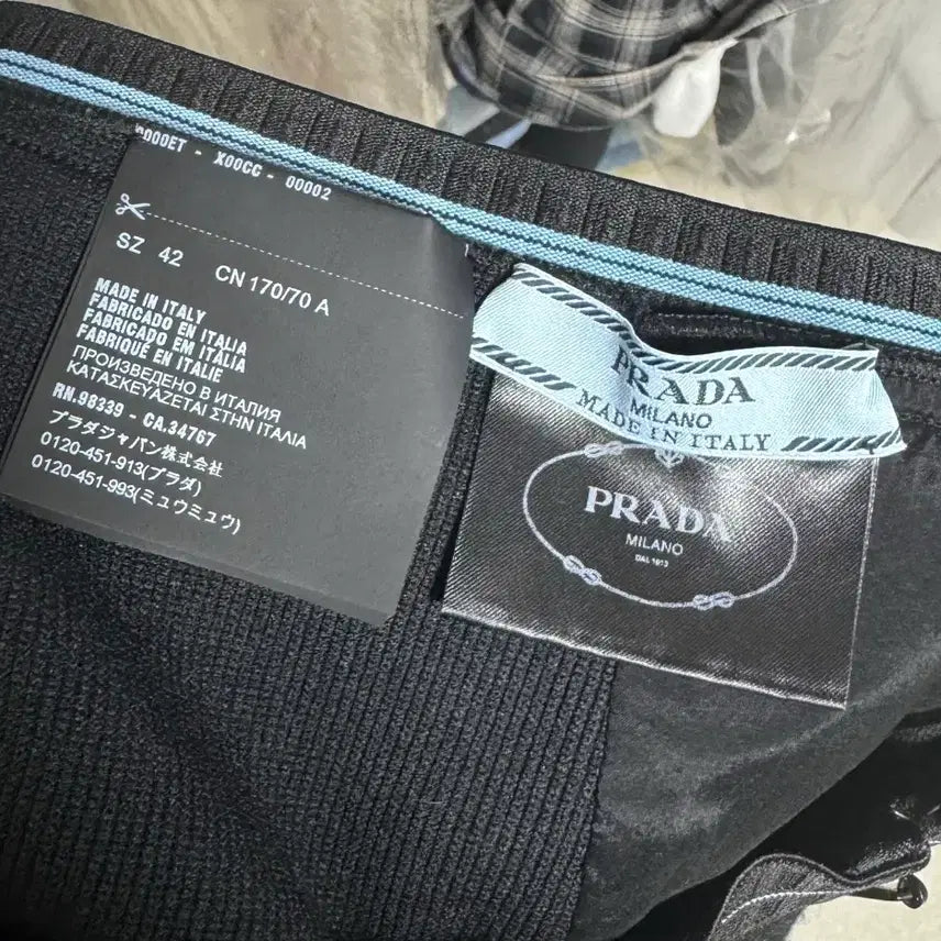 [SOLD OUT] 프라다 클래식 h라인 롱스커트 42 사이즈 미착용상품