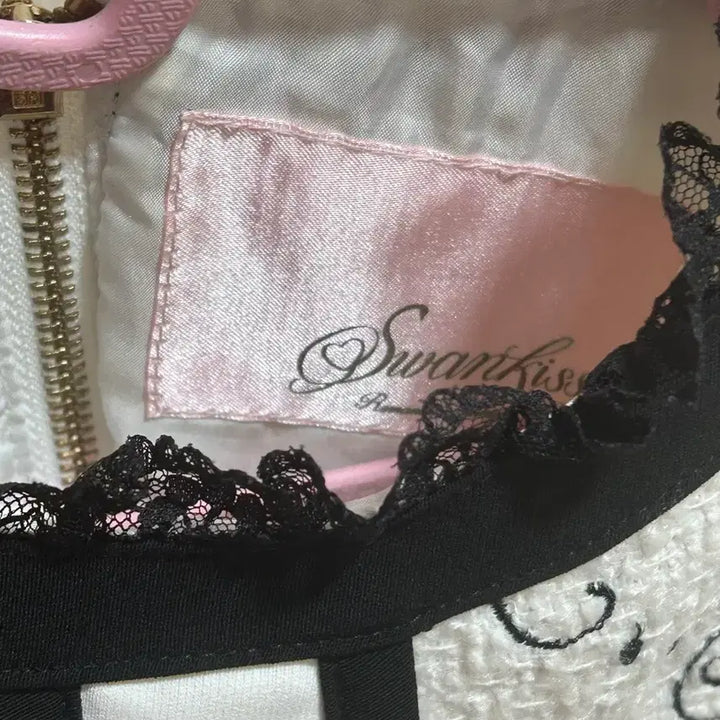 [BUNJANG] Swankiss Brooch Dress / 스완키스 브로치 원피스 양산형 지뢰계 스나계 피움
