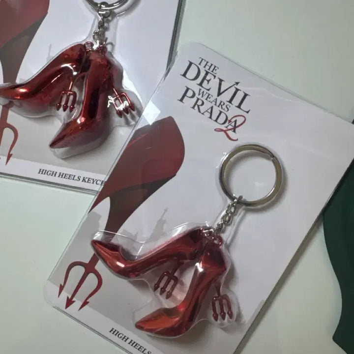 [SOLD OUT] 악마는 프라다를 입는다2 힐 키링 &amp; 사원증 키링 미개봉