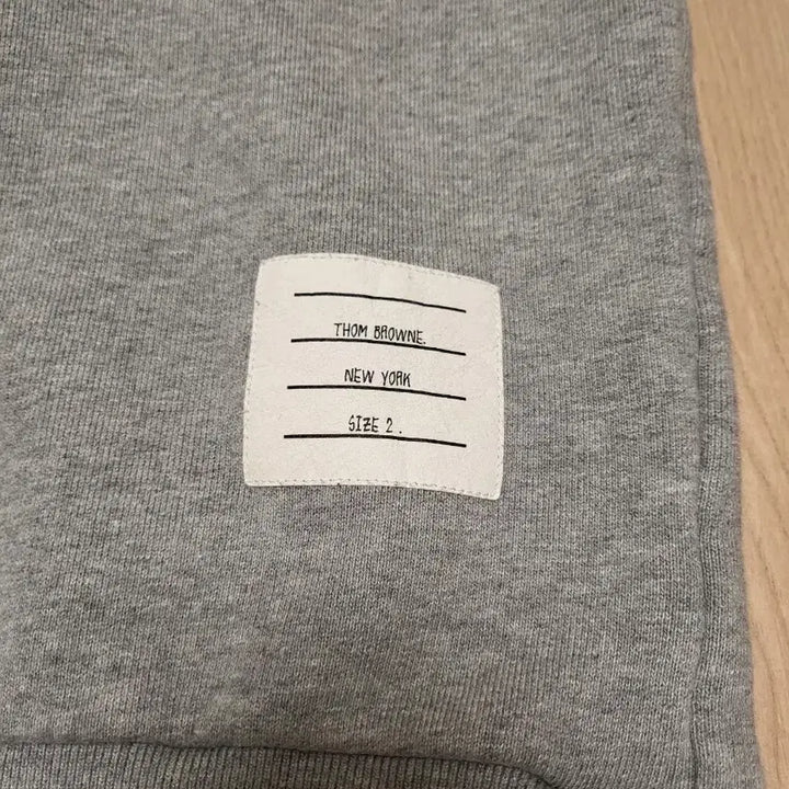 [BUNJANG] 톰브라운 맨투맨 2사이즈 / 톰브라운 맨투맨 2사이즈