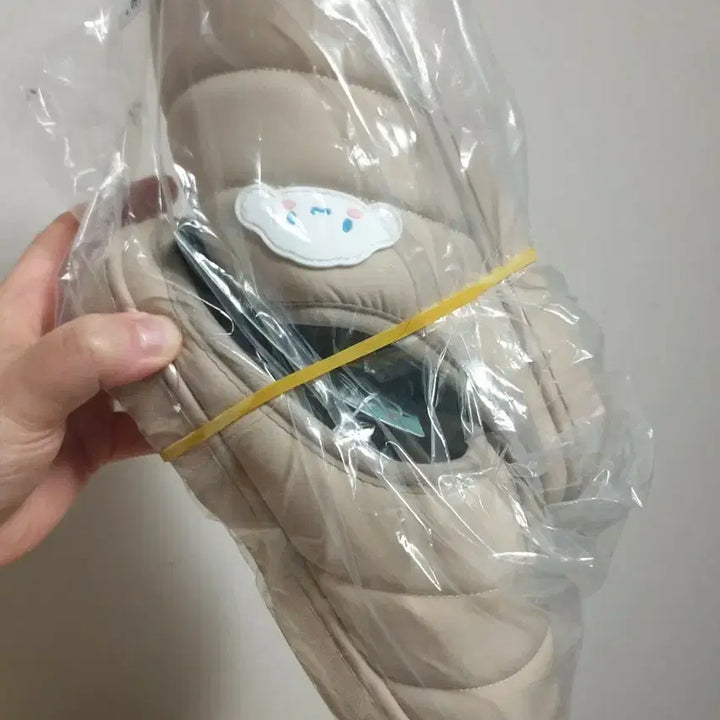 [BUNJANG] Cinnamoroll Beige Padded Slippers / 240 시나모롤 패딩 슬리퍼 신발