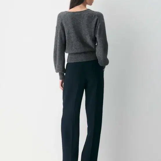 [BUNJANG] Aritzia V-Neck Wrap Knit Sweater / aritzia v-neck 랩 니트 스웨터