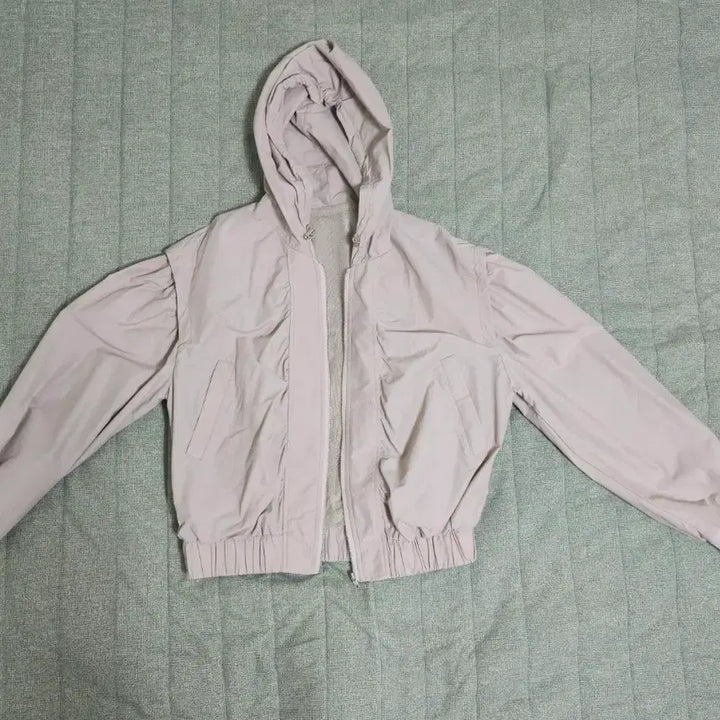 [BUNJANG] Beige Hooded Windbreaker Jacket / 간절기 바람막이 점퍼