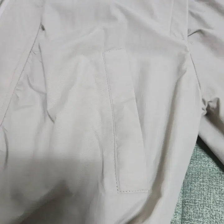 [BUNJANG] Beige Hooded Windbreaker Jacket / 간절기 바람막이 점퍼