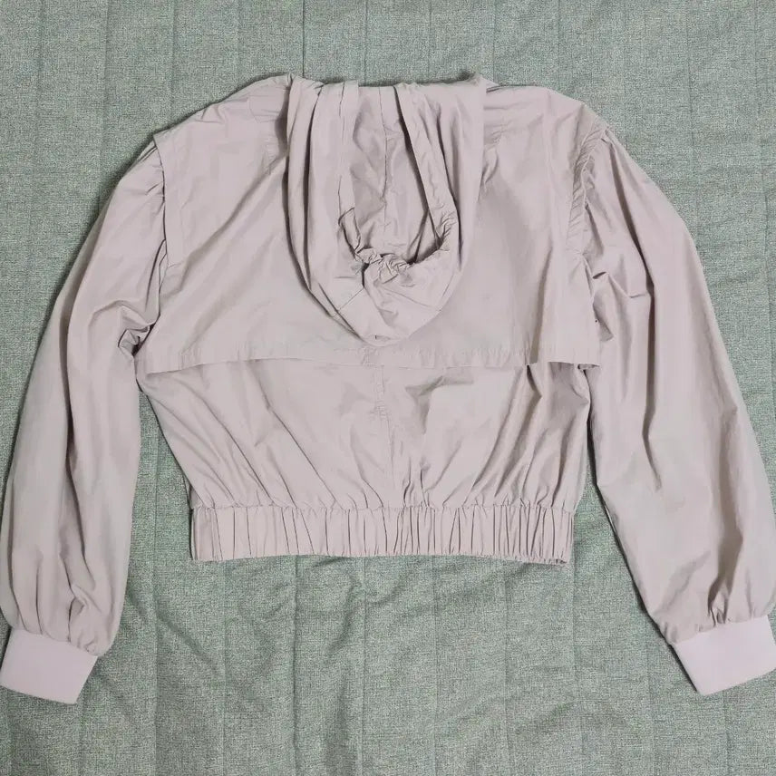 [BUNJANG] Beige Hooded Windbreaker Jacket / 간절기 바람막이 점퍼