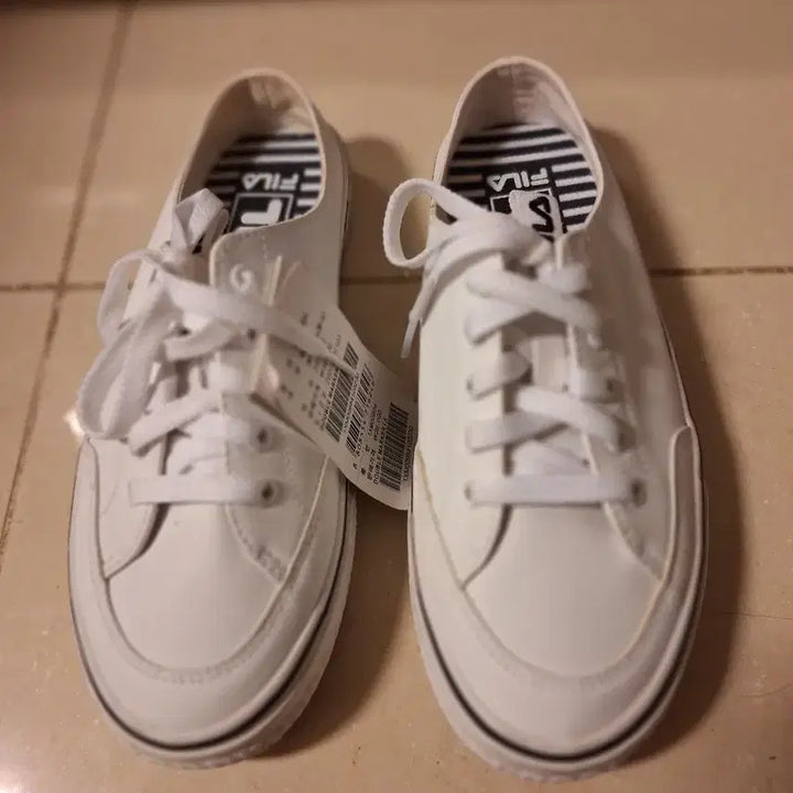 [BUNJANG] Fila White Sneakers Mule (230) / 