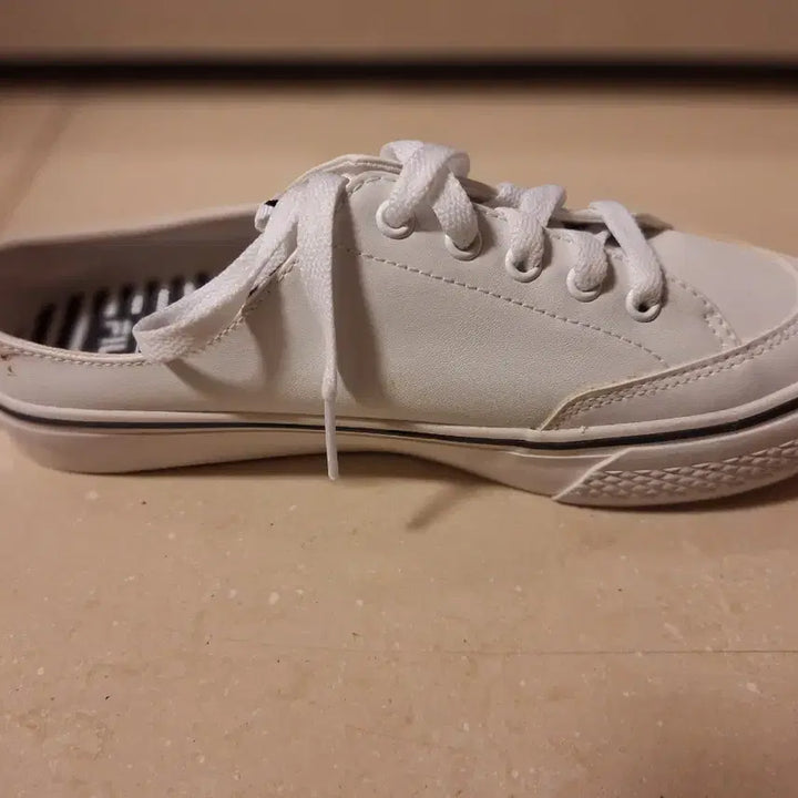 [BUNJANG] Fila White Sneakers Mule (230) / 