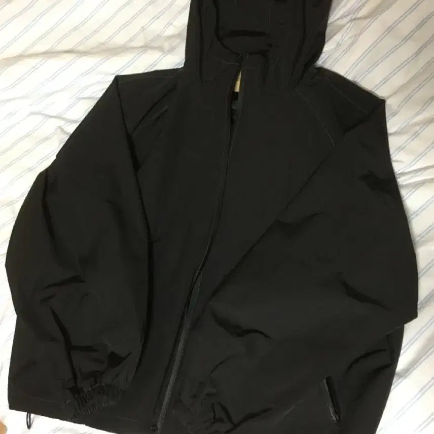 [SOLD OUT] 마뗑킴 바람막이 블랙
