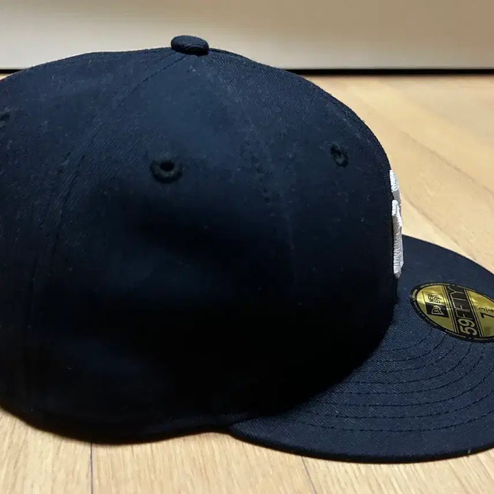 [SOLD OUT] (새싱품)뉴에라 MLB 어센틱 뉴욕 모자 네이비 7 3/4(61.5cm)
