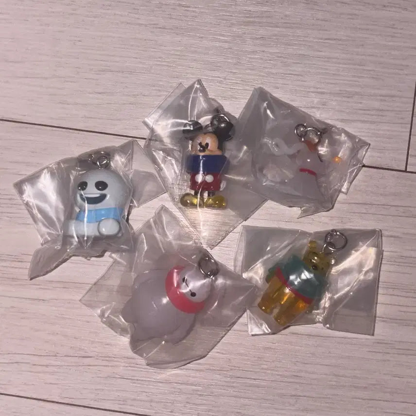 [BUNJANG] Disney Winter Mezzaluna Keyring Gacha Full Set / 풀세트)디즈니 윈터 메지루시 키링 가챠
