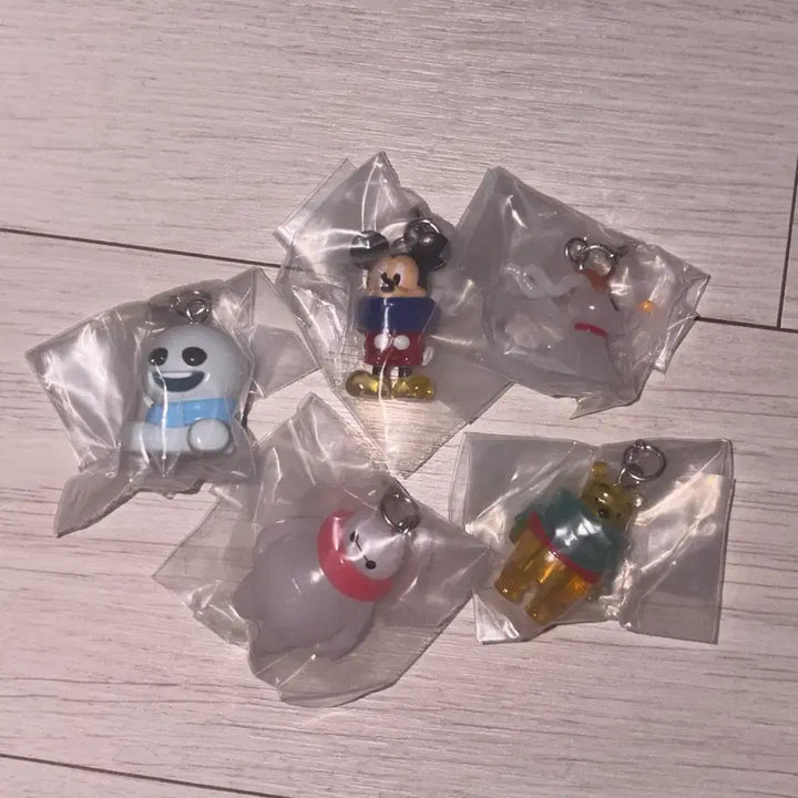 [BUNJANG] Disney Winter Mezzaluna Keyring Gacha Full Set / 풀세트)디즈니 윈터 메지루시 키링 가챠