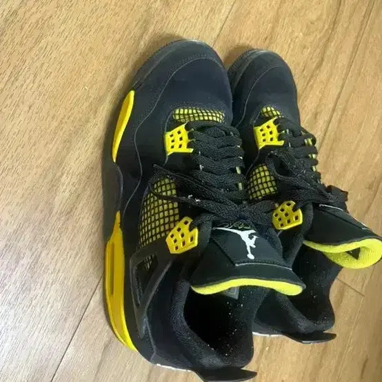 [BUNJANG] Jordan Retro 4 Thunder Size 265 / 조던 레트로 4 썬더 265