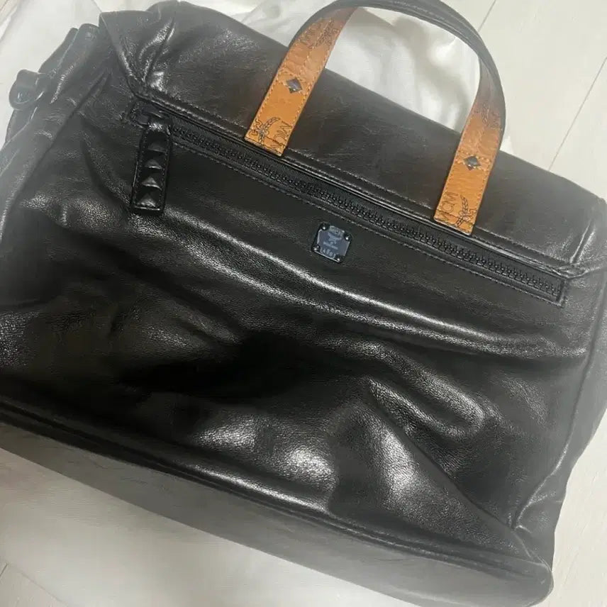 [BUNJANG] MCM Black Leather Messenger Bag / MCM 블랙 가죽 메신저백