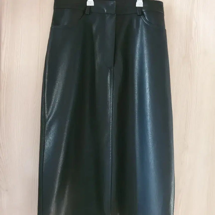 [SOLD OUT] 르뮈레더 스커트 블랙 s