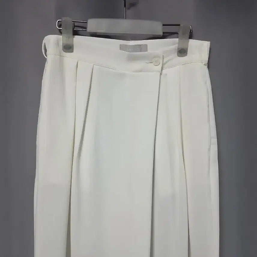 [SOLD OUT] 난닝구 투턱 사선 슬랙스
