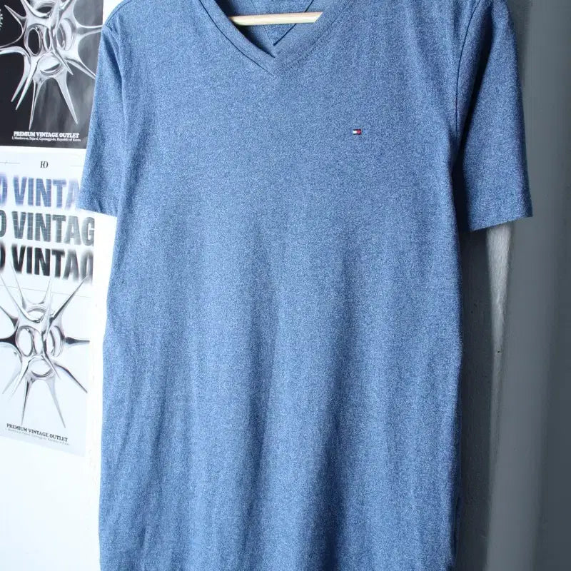 [BUNJANG] Tommy Hilfiger V-Neck T-Shirt Blue / W(L-XL) 타미힐피거 반팔 티셔츠 브이넥 무지 블루-185EE