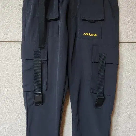 [SOLD OUT] 아디다스 카고 조거 팬츠 블랙