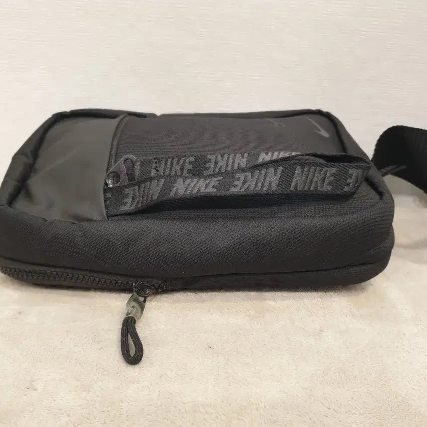 [SOLD OUT] 나이키 블랙 슬링백 크로스백