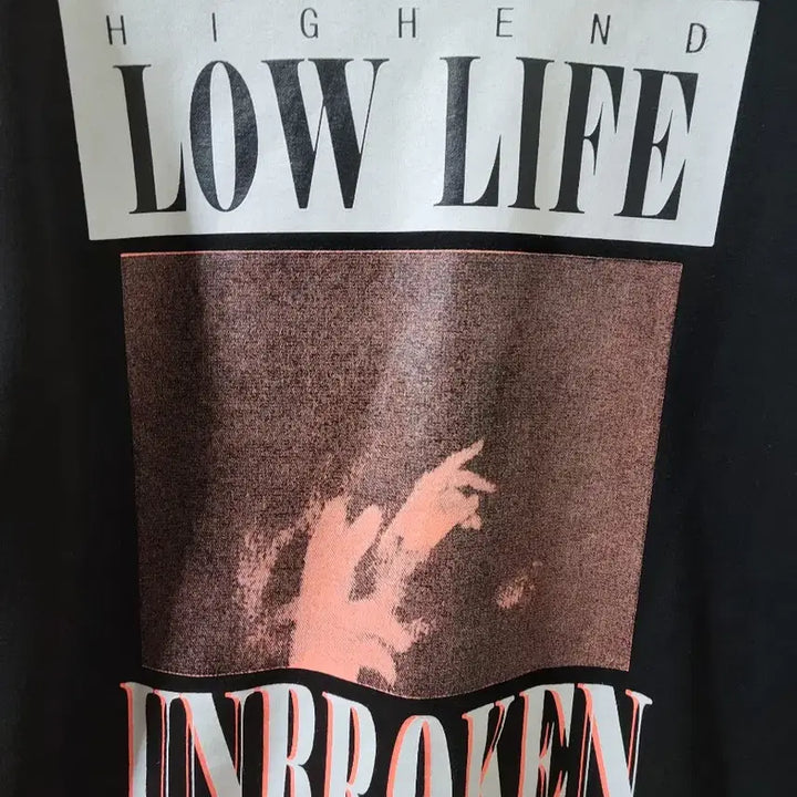 [BUNJANG] UNBROKEN Black Graphic Sweatshirt (Size M) / UNBROKEN 블랙 그래픽 맨투맨 (95/M 사이즈)
