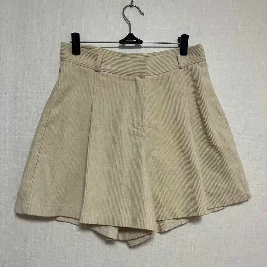 [SOLD OUT] 베이지 골덴 반바지