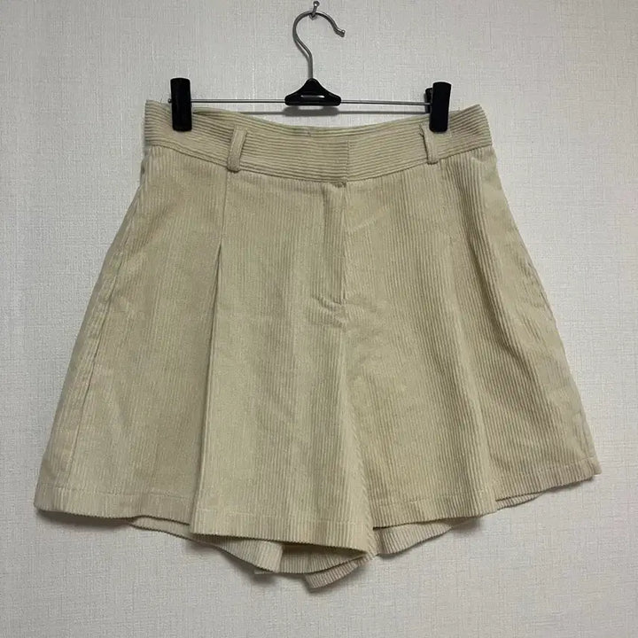 [SOLD OUT] 베이지 골덴 반바지