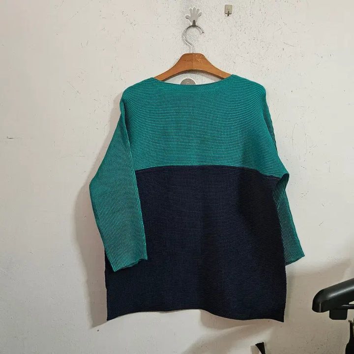 [BUNJANG] Two-Tone Knit Long Sweater / 투톤 플리츠셔츠