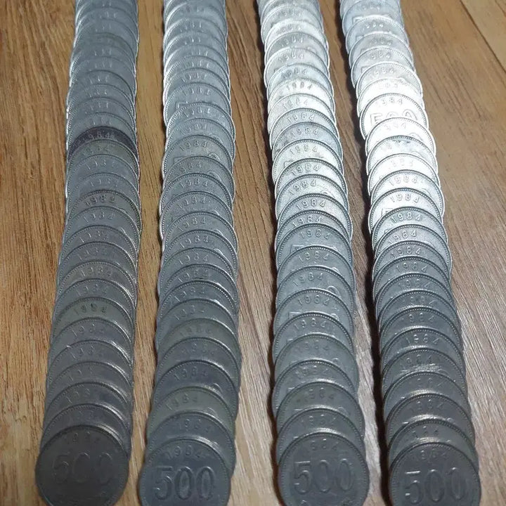 [BUNJANG] 1983 &amp; 1984 500 Won Coin Bundle / 500원 동전 1983년146개/1984년182개