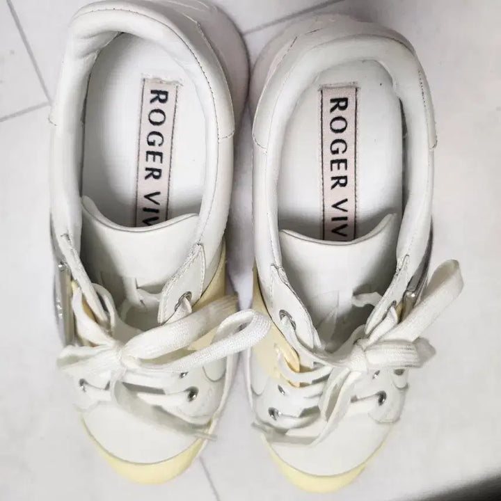 [BUNJANG] Roger Vivier White Sneakers / 로저 비비에 화이트 스니커즈2404.245