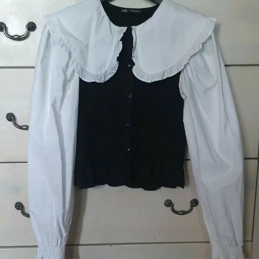 [SOLD OUT] 자라 블랙 셔링 블라우스 화이트 카라