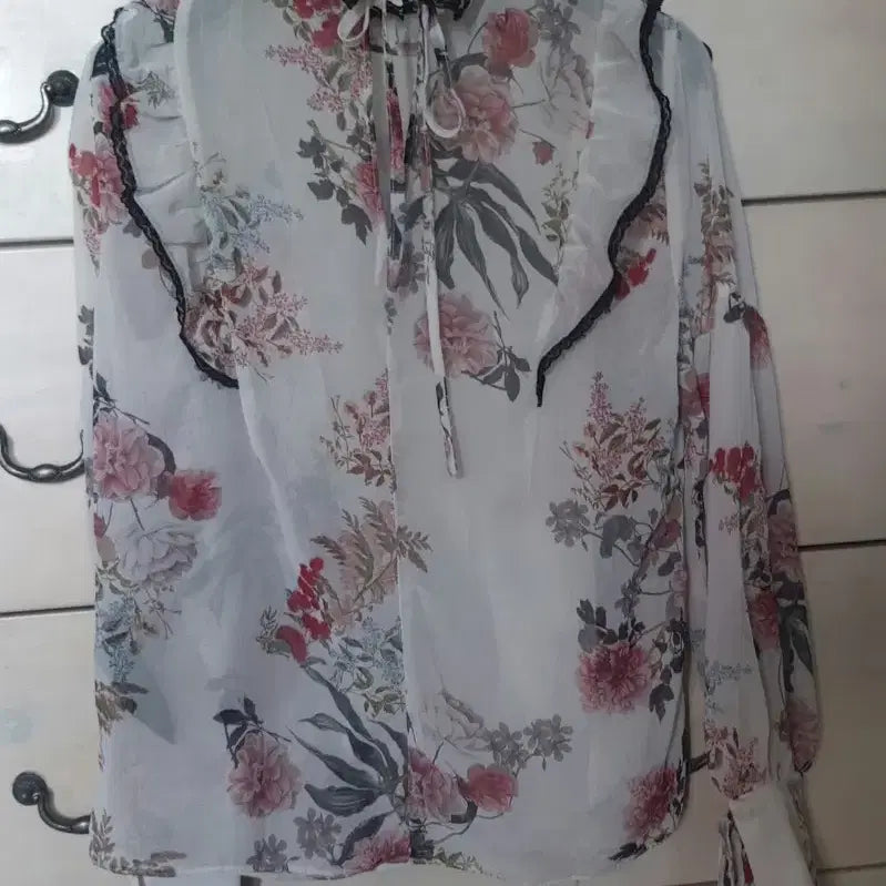 [BUNJANG] ZARA Floral Pattern Blouse with Lace Detail / 자라 플라워 패턴 블라우스 레이스 장식