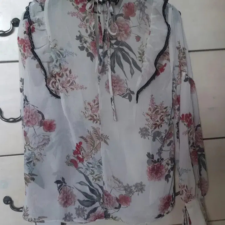 [BUNJANG] ZARA Floral Pattern Blouse with Lace Detail / 자라 플라워 패턴 블라우스 레이스 장식