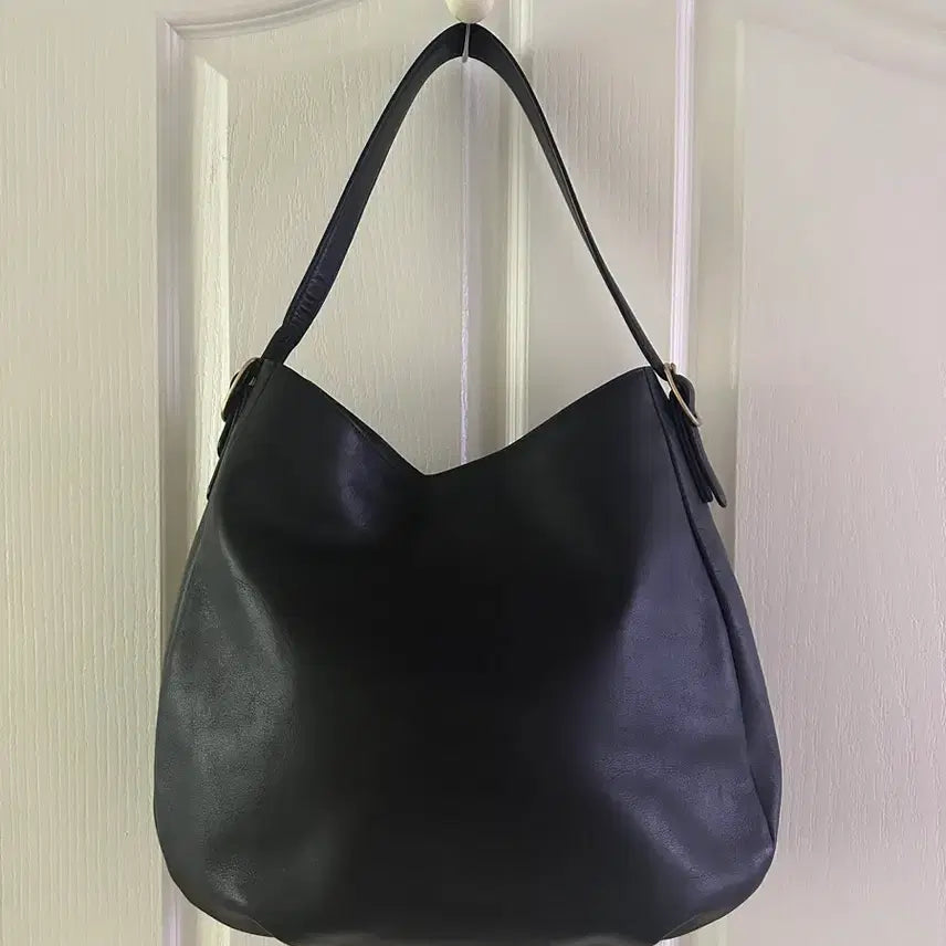 [BUNJANG] Tout Y Est Cano Black Leather Handbag / 투티에 카노 sac canot