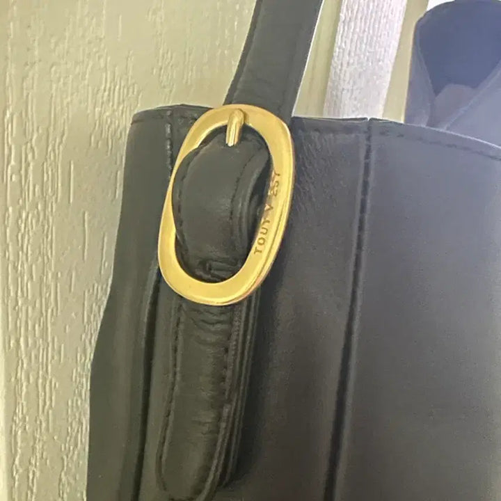 [BUNJANG] Tout Y Est Cano Black Leather Handbag / 투티에 카노 sac canot