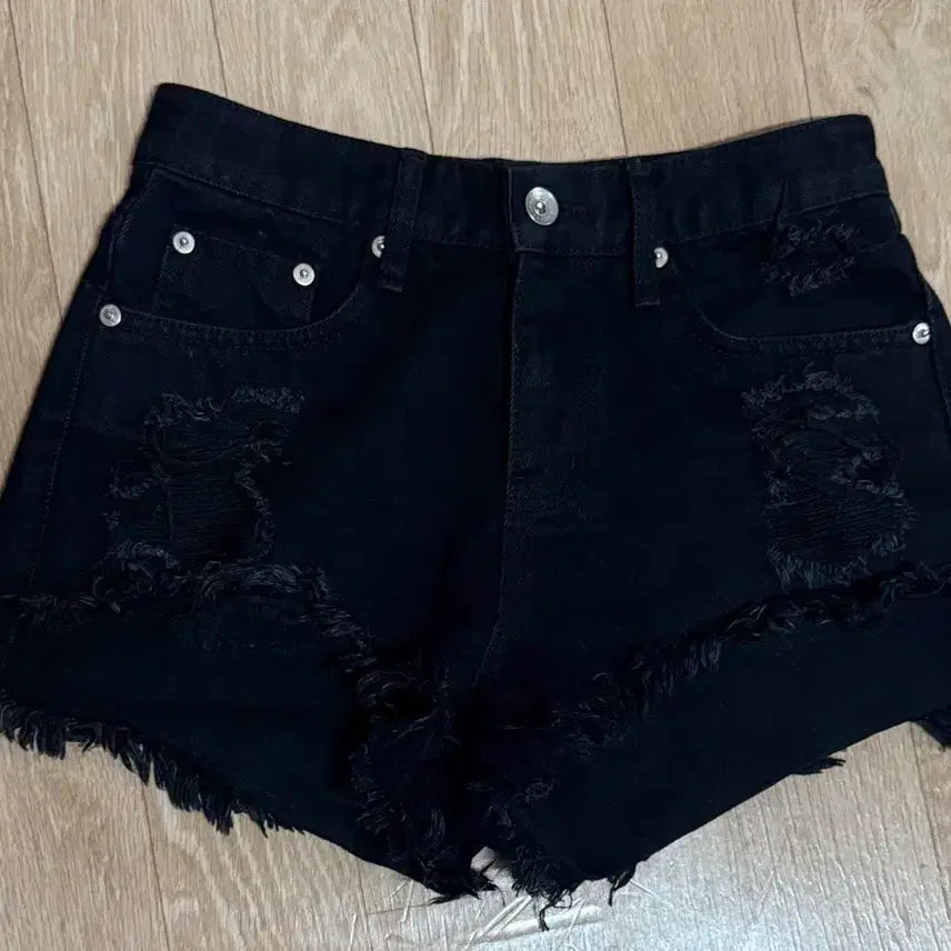 [BUNJANG] Bohemian Seoul Black Shorts / 보헤미안 서울 DAMAGE BLACK SHORTS, BLACK 사이즈 1