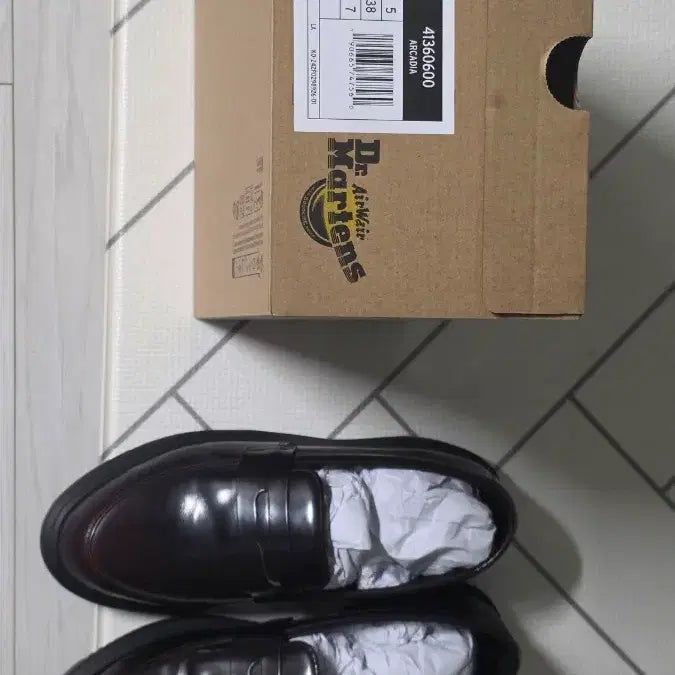 [BUNJANG] Dr. Martens Temara Leather Loafers Cherry Red / 닥터마틴 테마라 레더 로퍼 체리 레드