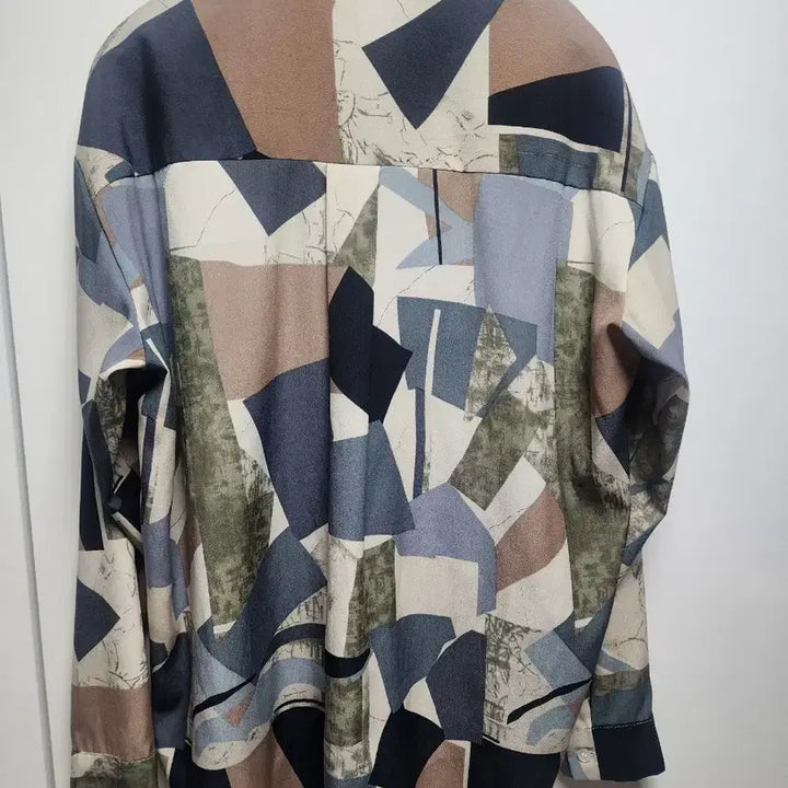 [BUNJANG] Unique Pattern Blouse / 예쁜 블라우스