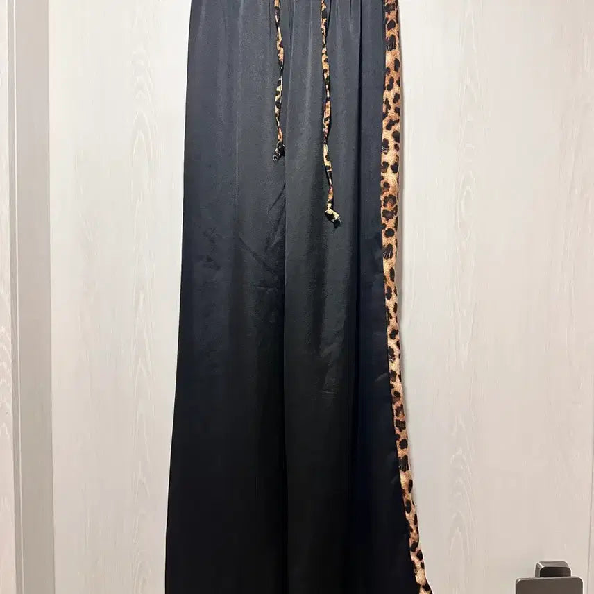 [BUNJANG] Lookatmin Leopard Pattern Training Pants / 룩앳민 레오파드 패턴 트레이닝 바지 블랙