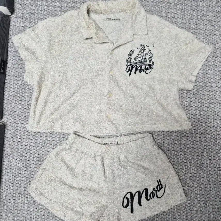 [SOLD OUT] 마르디 메크르디 타올 크롭 반팔 반바지 세트(정품)