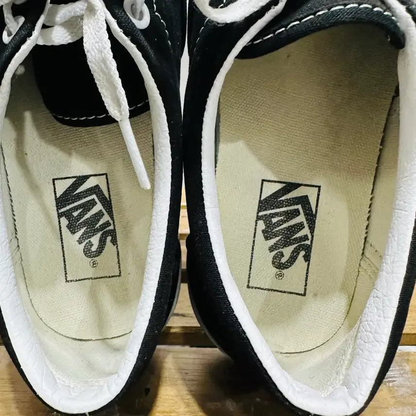 [SOLD OUT] 265) 반스 운동화 남성 남자 신발 어센틱 블랙 화이트