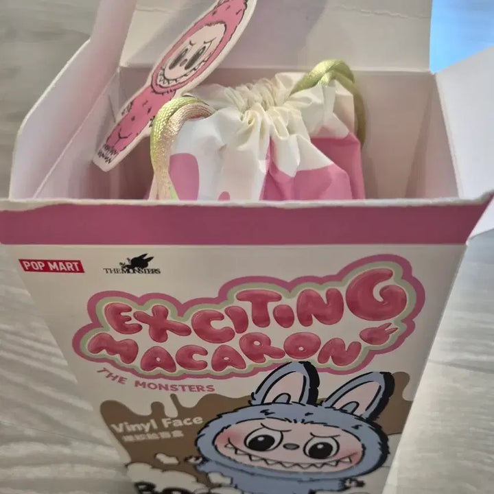 [BUNJANG] 라부부 마카롱 리치 베리(파우치 포함) 팝니다. / 라부부 마카롱 리치 베리(파우치 포함) 팝니다.