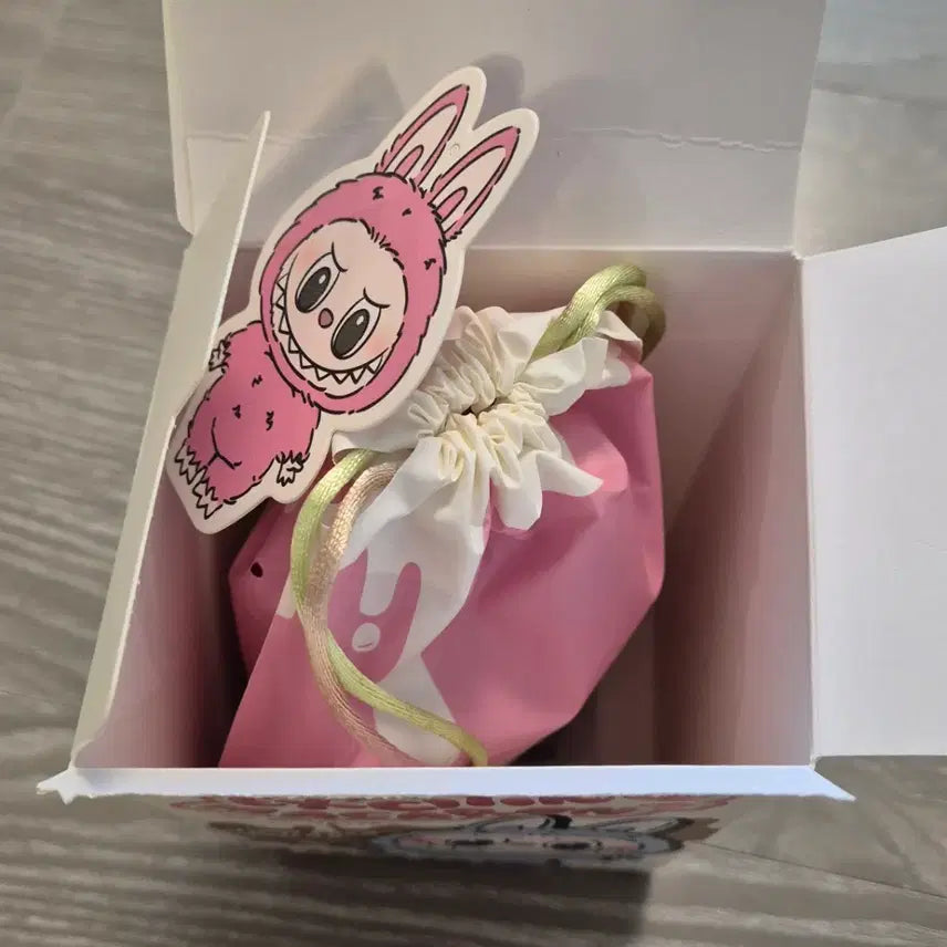 [BUNJANG] 라부부 마카롱 리치 베리(파우치 포함) 팝니다. / 라부부 마카롱 리치 베리(파우치 포함) 새상품 팝니다.
