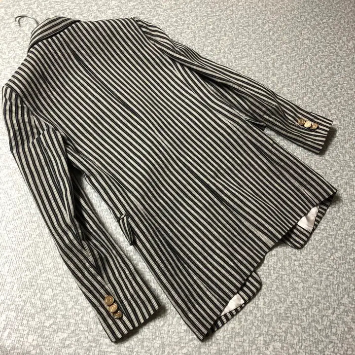 [SOLD OUT] 모조에스핀 금장 로고 단추 스트라이프 자켓 재킷 출근룩 올드머니룩