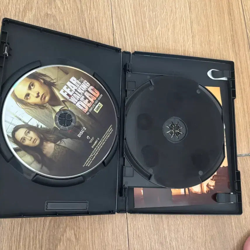 [BUNJANG] Fear the Walking Dead Season 1+2 DVD Set / 피어 더 워킹 데드 시즌1+2 DVD 세트