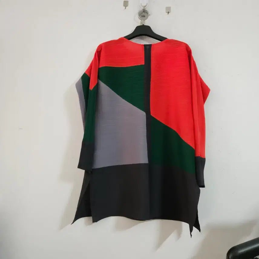 [SOLD OUT] 컬러 블록 플리츠 롱 티셔츠